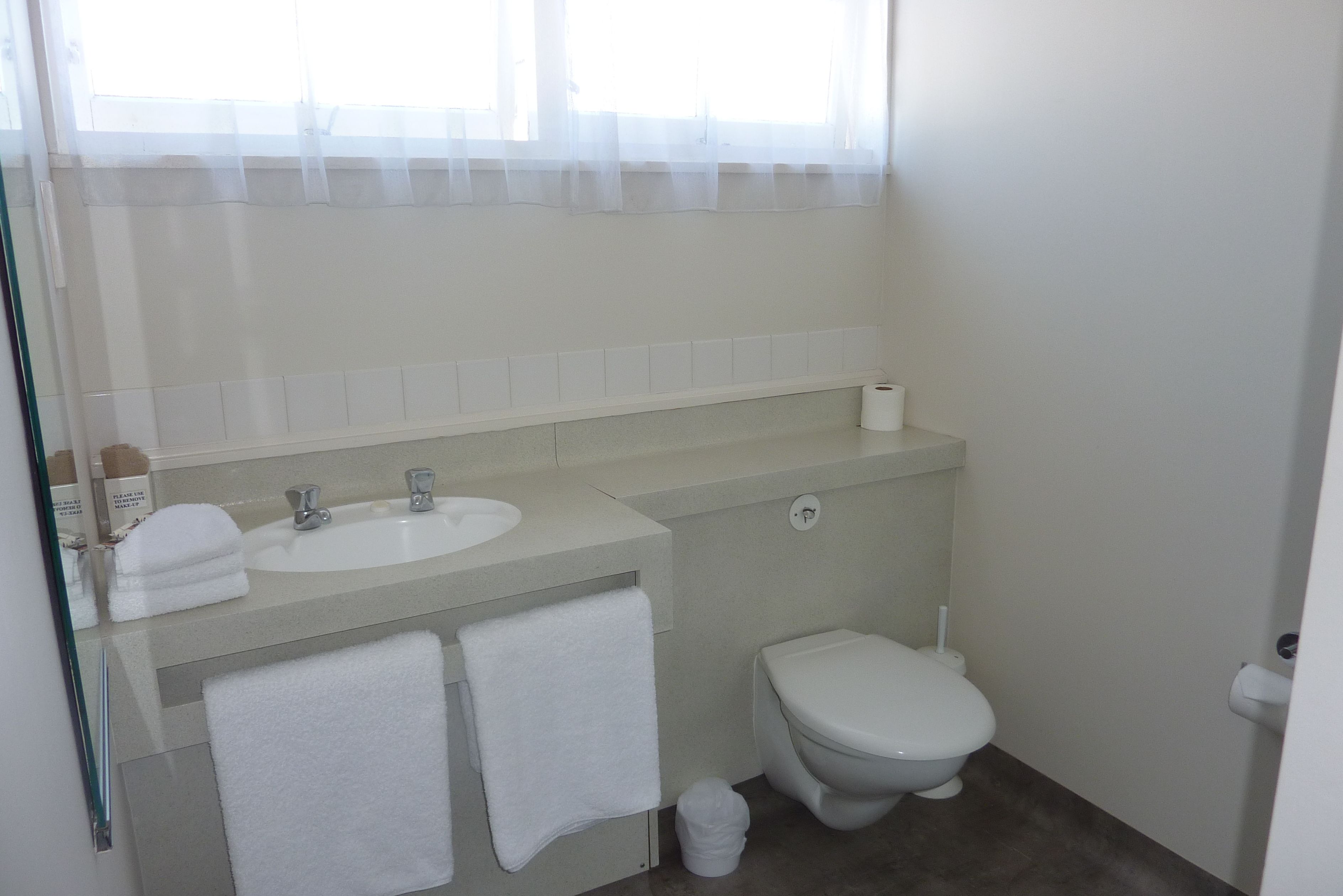 Photo - Colonial Inn Motel