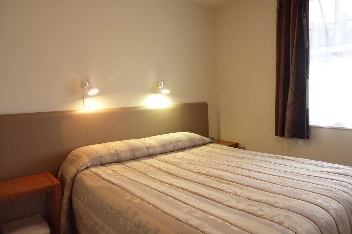 家庭公寓, 1 间卧室, 厨房 | 熨斗/熨衣板、免费 WiFi、床单