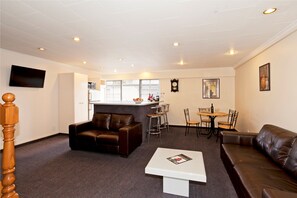 Executive lounge - Colonial Inn Motel (Christchurch)