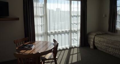 Colonial Inn Motel