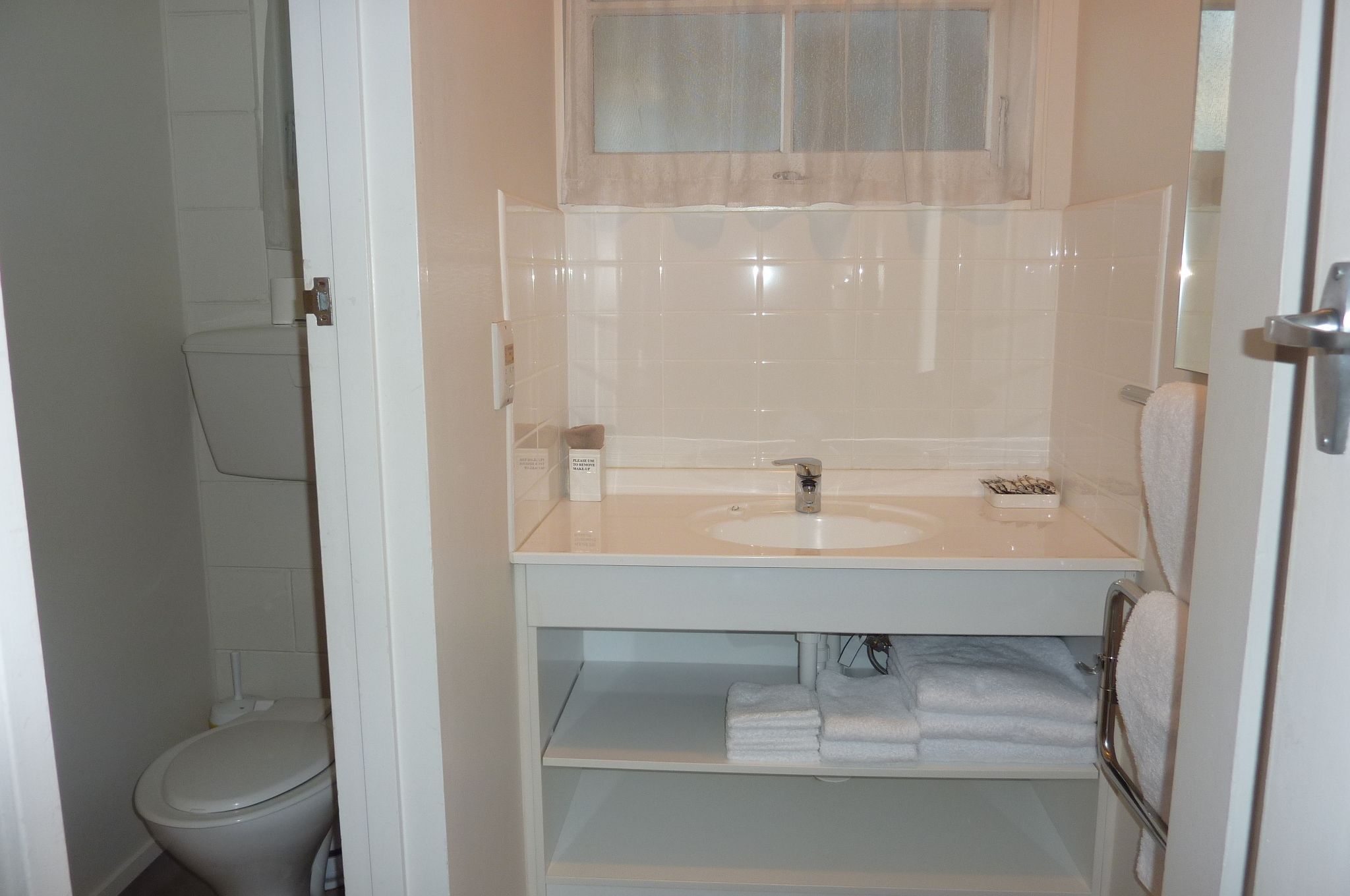 Photo - Colonial Inn Motel