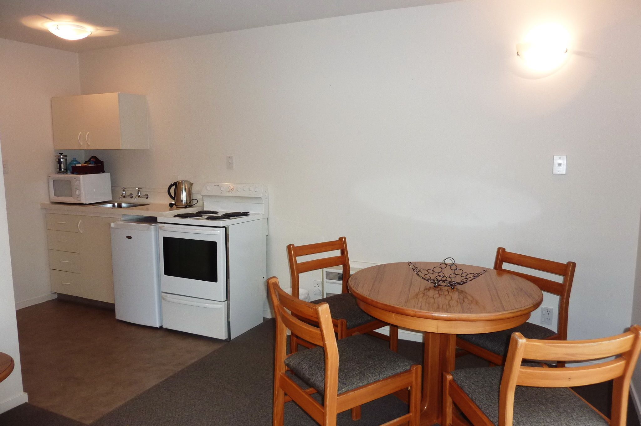 Photo - Colonial Inn Motel