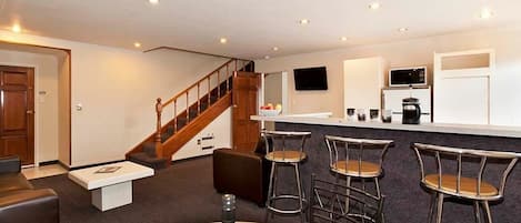 Appartement, 3 chambres, cuisine, rez-de-chaussée