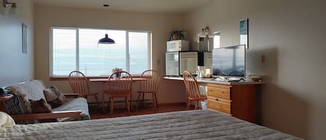 Suite, 1 King Bed with Sofa bed, Ocean View (Adults only) | Living area