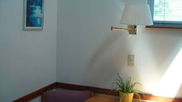 Room, 2 Single Beds (Lighthouse Room) | Living area | 32-inch TV with satellite channels