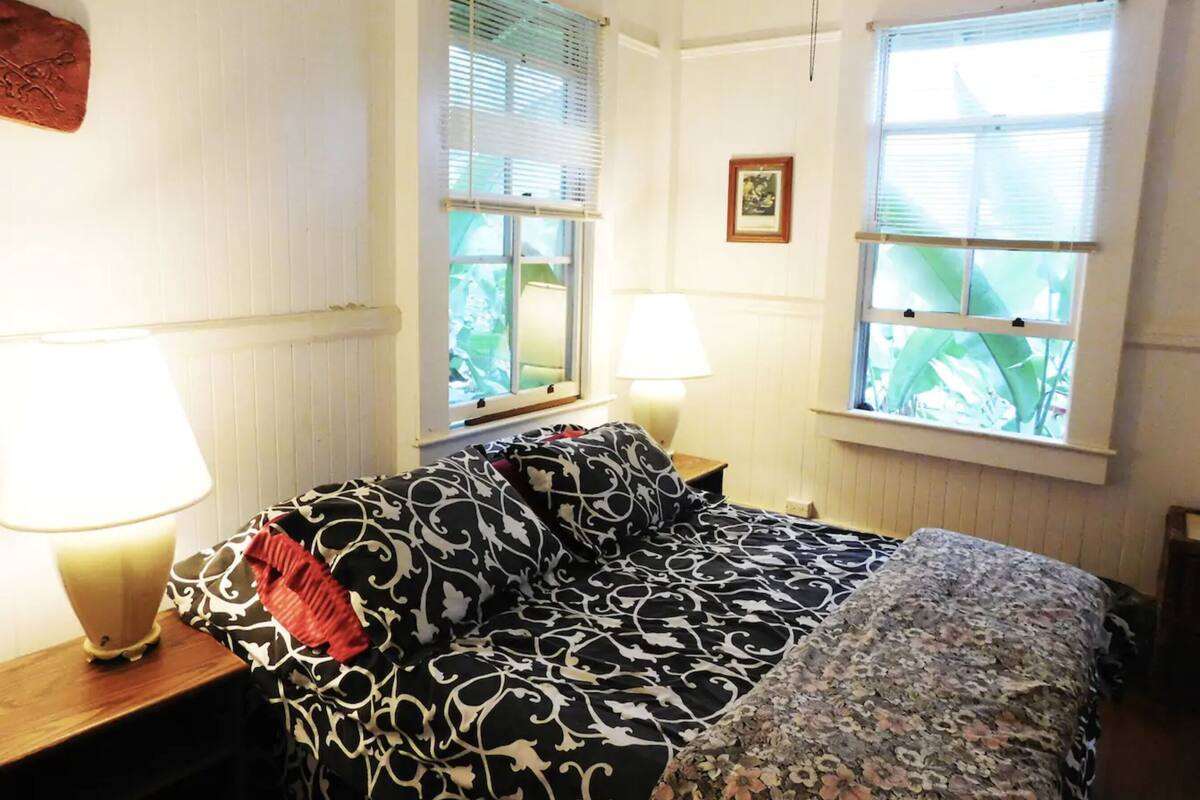 Traditional Cottage, 1 Bedroom, Kitchen | Iron/ironing board, individually decorated, individually furnished