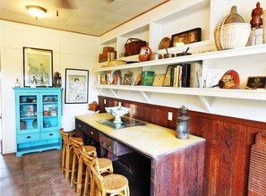 Traditional Cottage, 3 Bedrooms, 2 Bathrooms | Interior