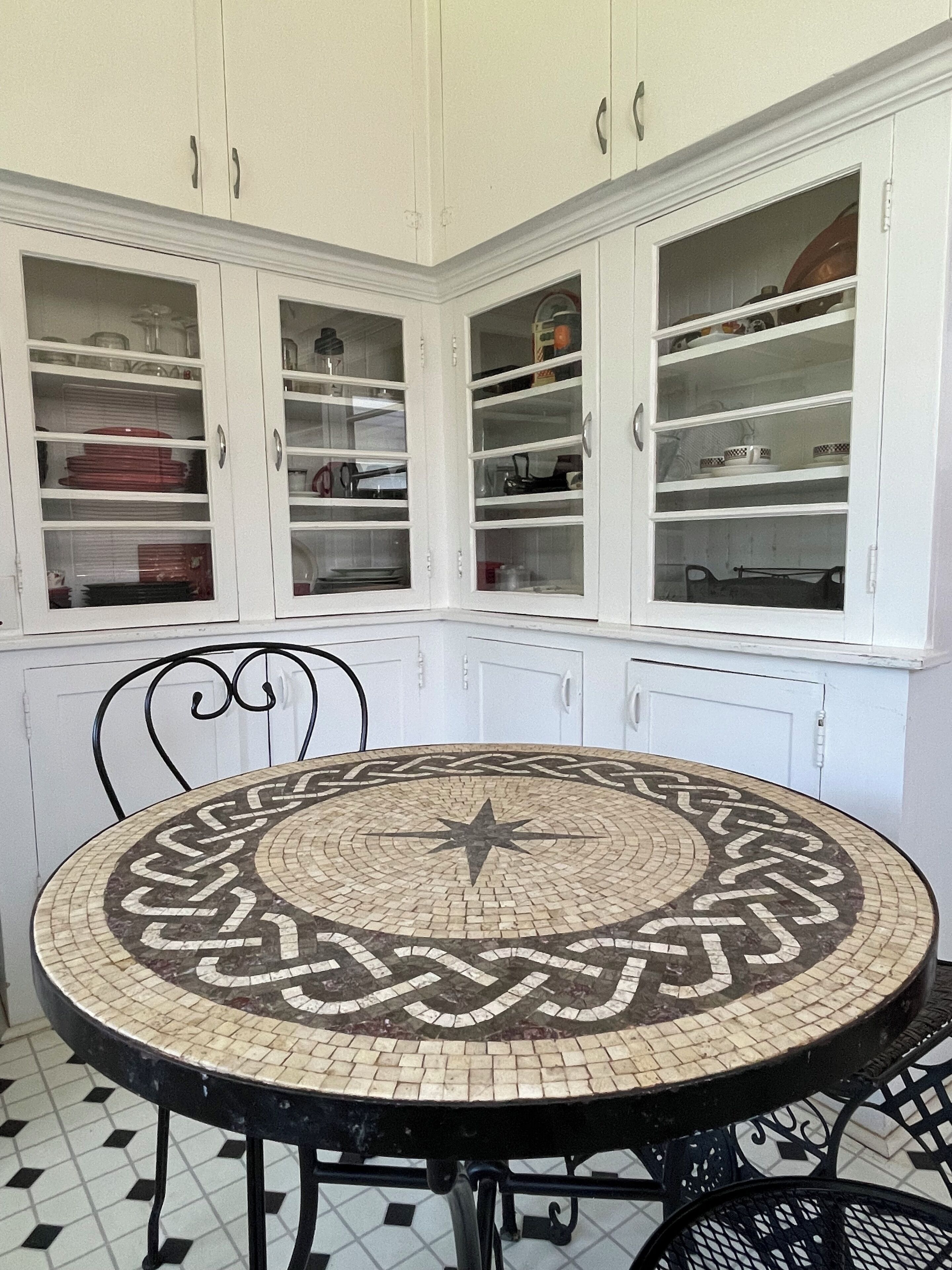 Traditional Cottage, 1 Bedroom, Kitchen | Private kitchen | Full-size fridge, microwave, oven, stovetop