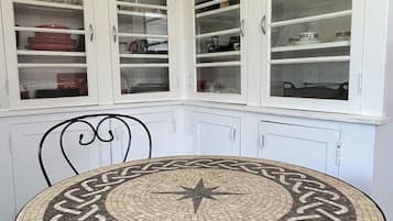 Traditional Cottage, 1 Bedroom, Kitchen | Private kitchen | Full-size fridge, microwave, oven, stovetop