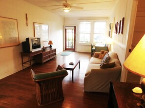 Traditional Cottage, 3 Bedrooms, Kitchen | Living area | TV