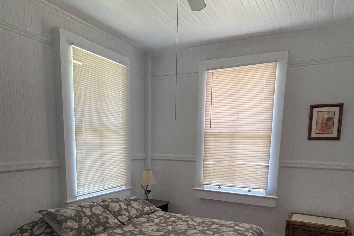 Traditional Cottage, 2 Bedrooms, Kitchen | Iron/ironing board, individually decorated, individually furnished
