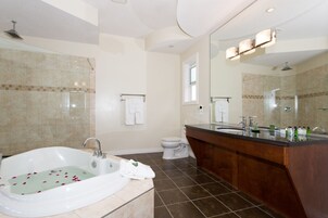 Villa, 1 Queen Bed | Bathroom | Hair dryer, towels