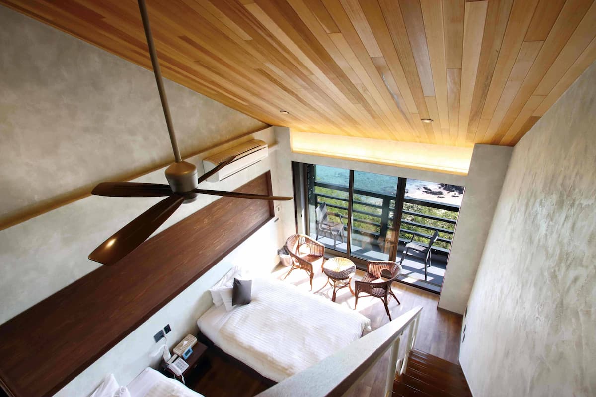 family room | in-room safe, iron/ironing board, free wifi, bed sheets