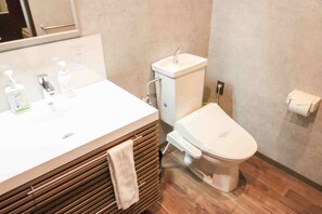 Baignoire et douche séparées, baignoire relaxante profonde