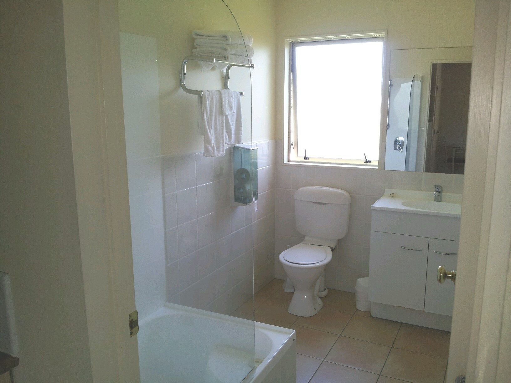 Salle de bain | Douche, séchoir à cheveux, serviettes fournies