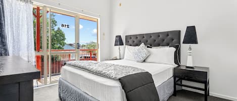 Deluxe Studio | Desk, iron/ironing board, free WiFi