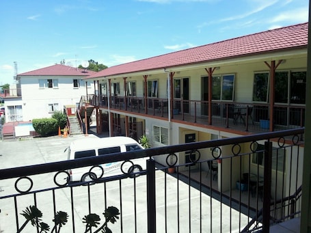 Balcony. Avondale Motor Inn