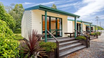 Family Standard Cabin - Shared Bathroom | Terrace/patio