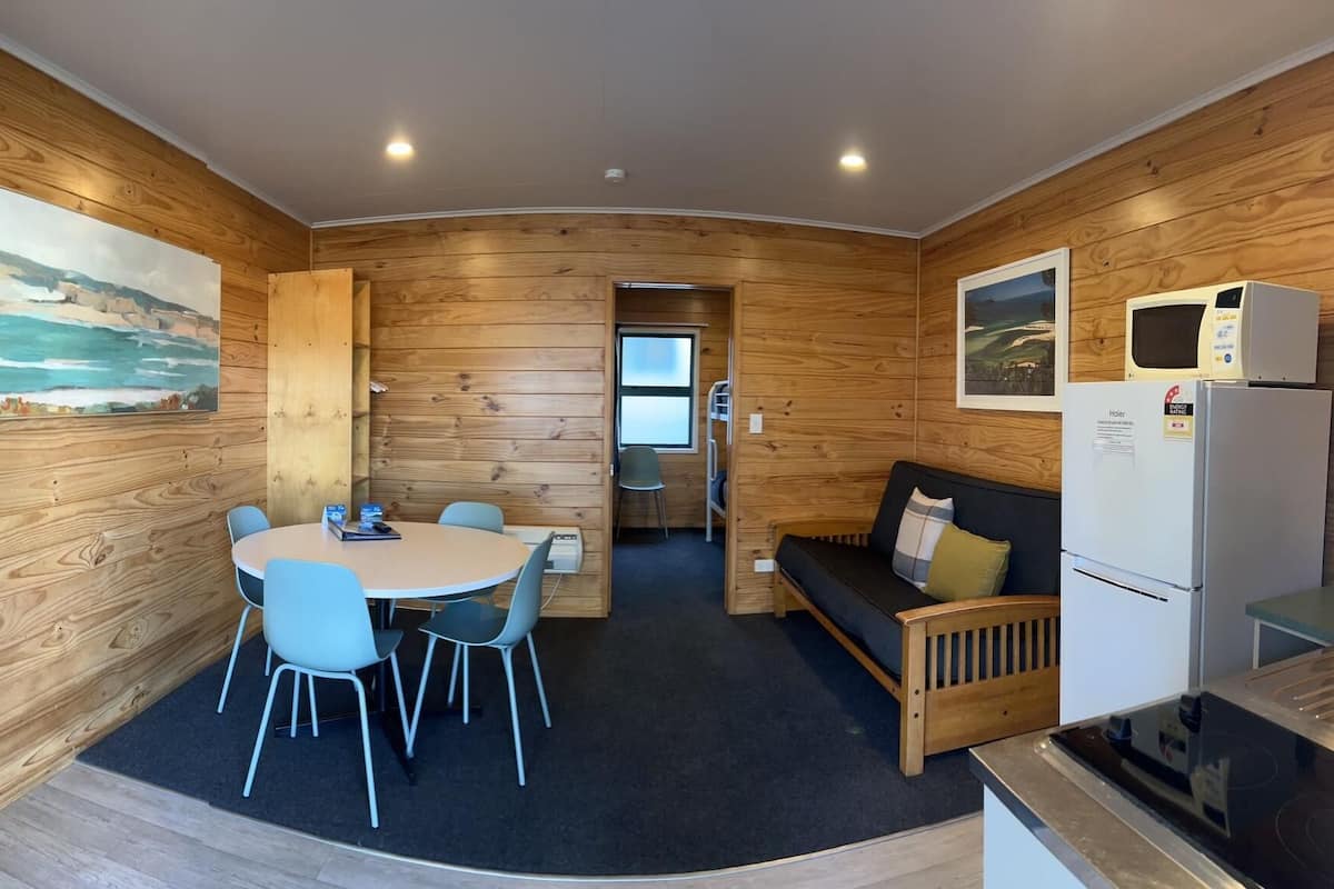 Kitchen Cabin - Shared Bathroom | Iron/ironing board, free cribs/infant beds, free WiFi, bed sheets