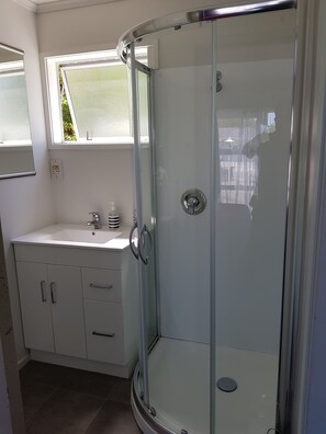 Studio, 1 King Bed | Bathroom | Shower, free toiletries, hair dryer, towels