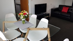 Family Two Bedroom | Living area - Courtesy Court Motel (Nelson)