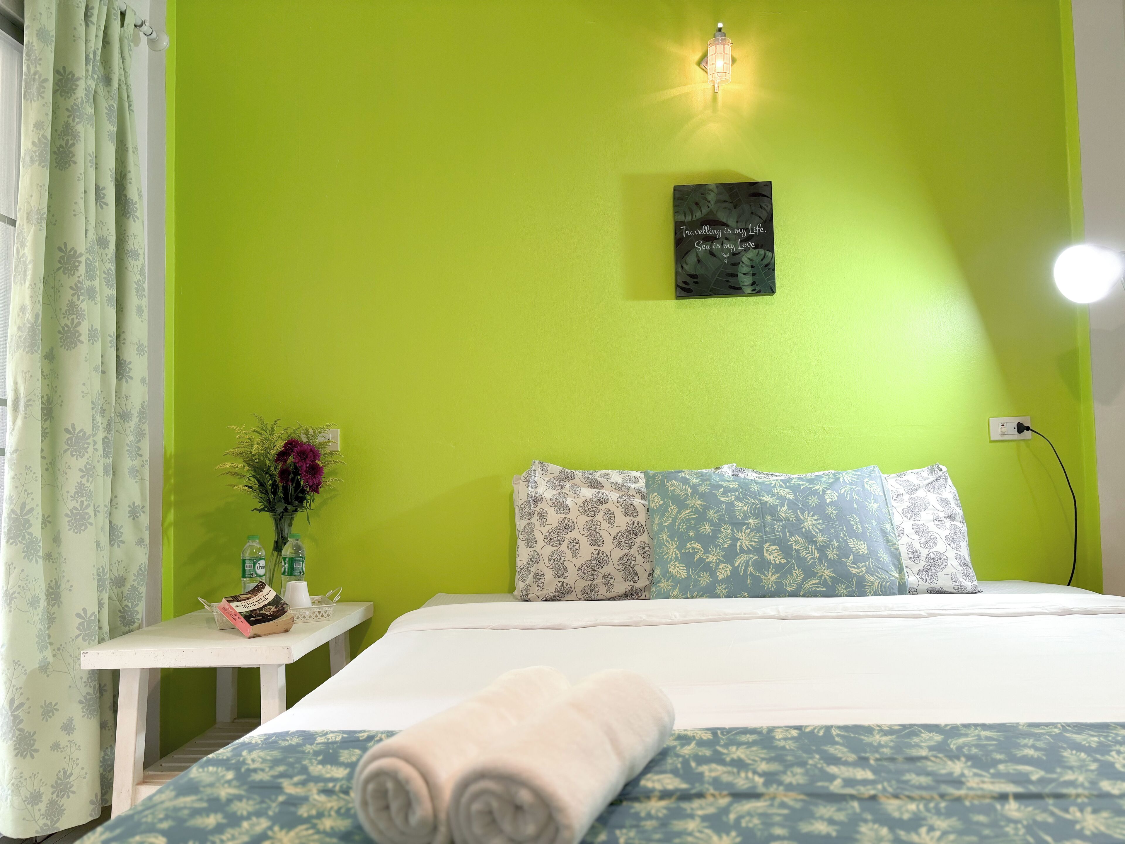 standard room | in-room safe, rollaway beds, free wifi, bed sheets