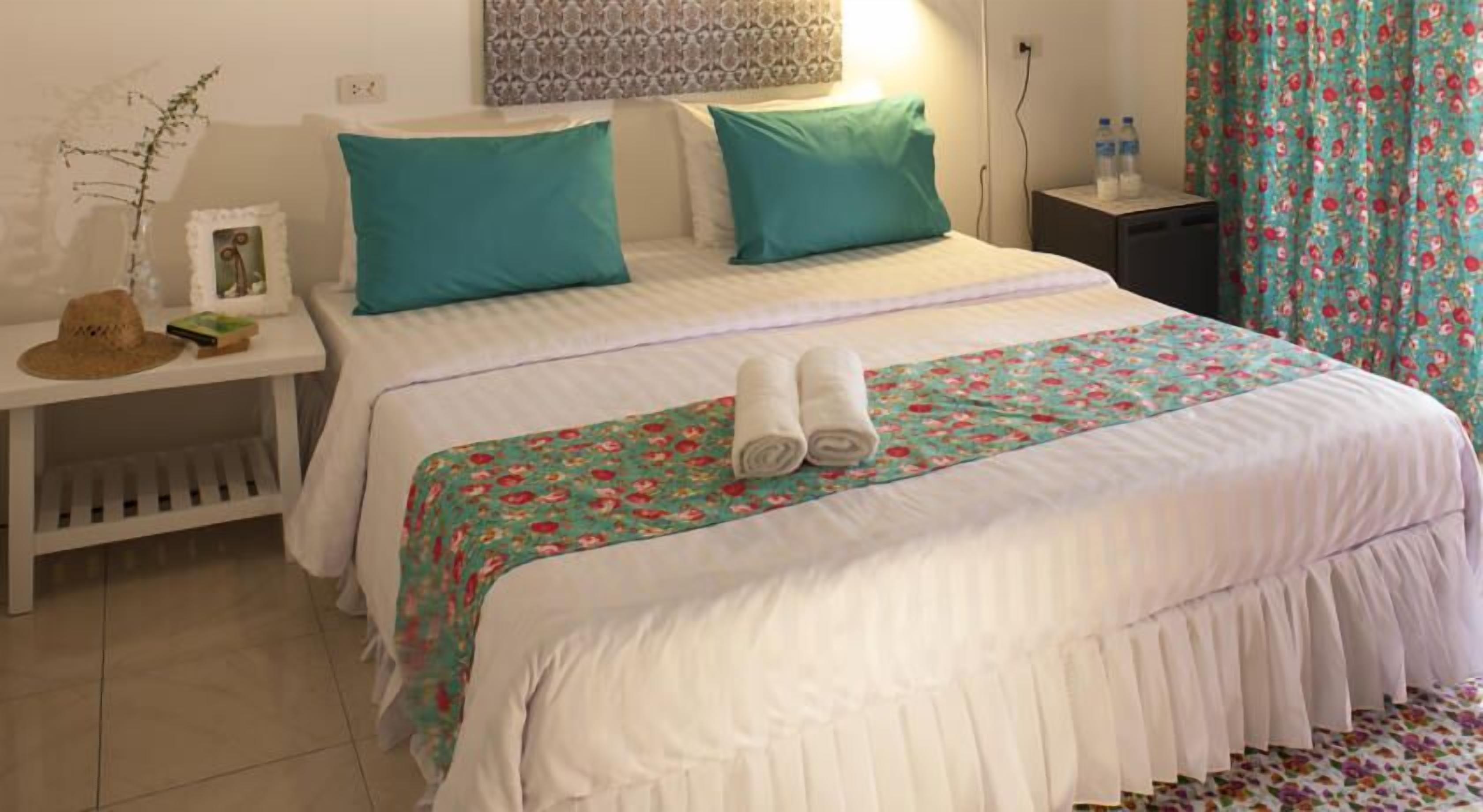 standard room | in-room safe, rollaway beds, free wifi, bed sheets