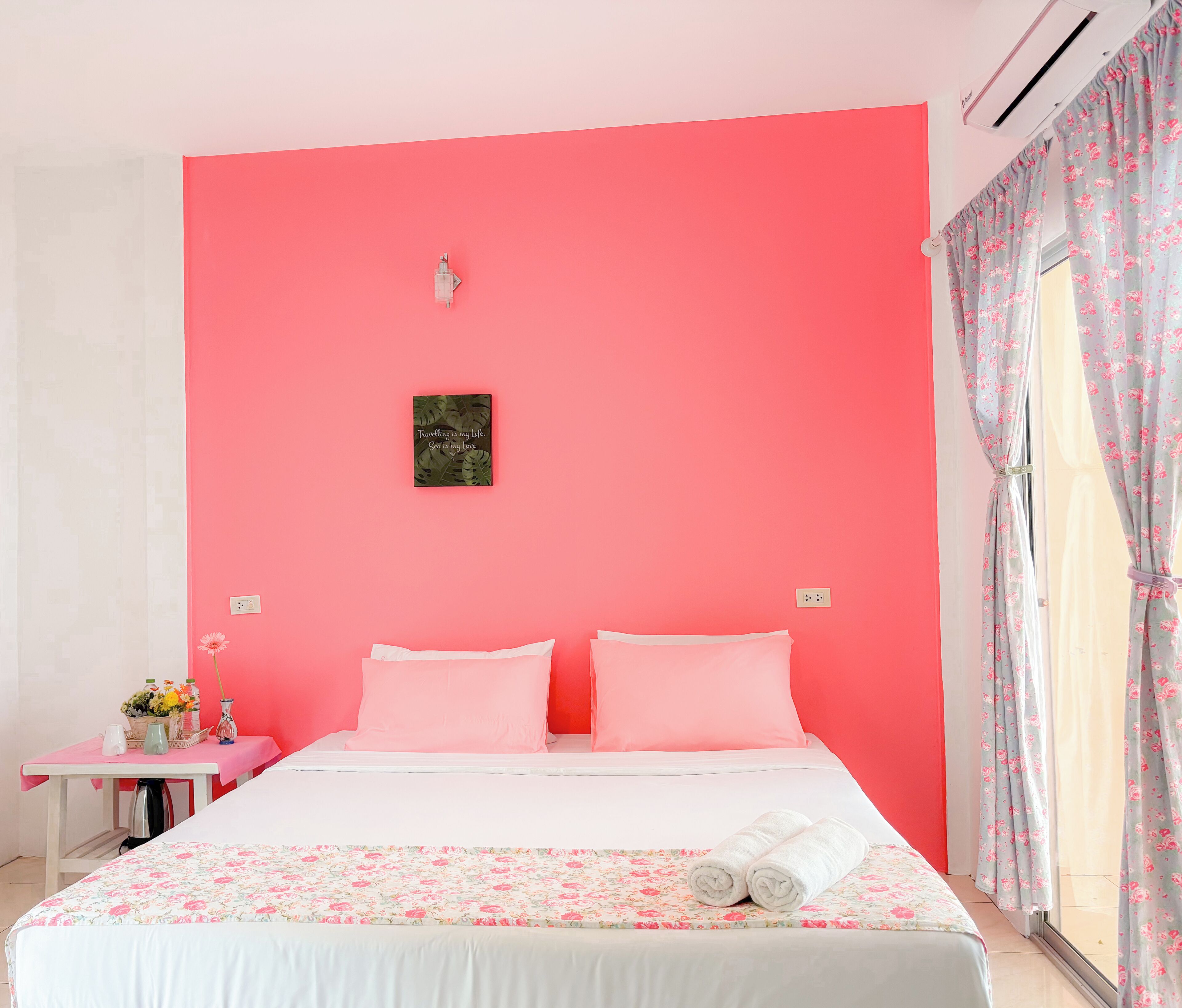 standard room | in-room safe, rollaway beds, free wifi, bed sheets