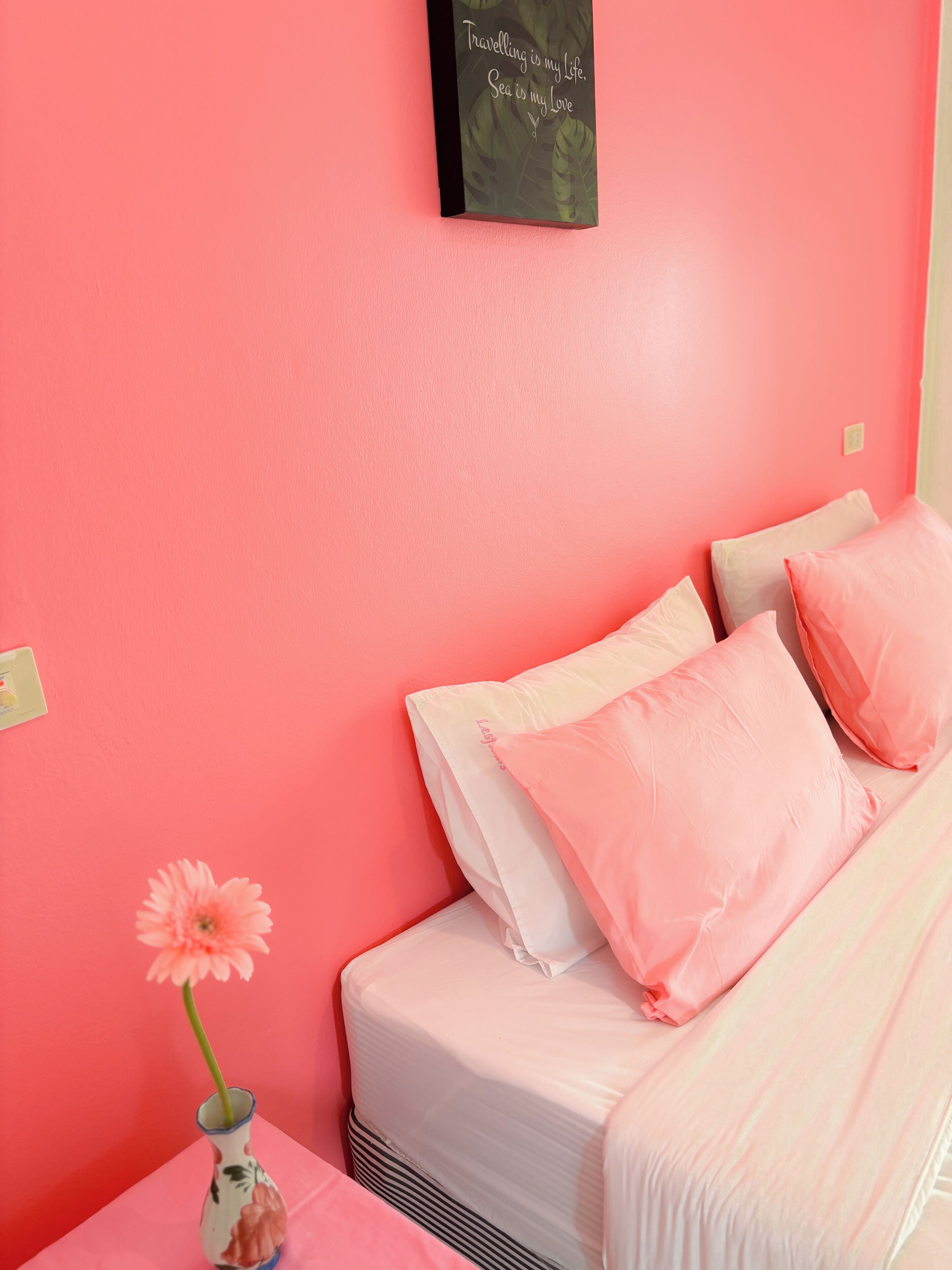 standard room | in-room safe, rollaway beds, free wifi, bed sheets