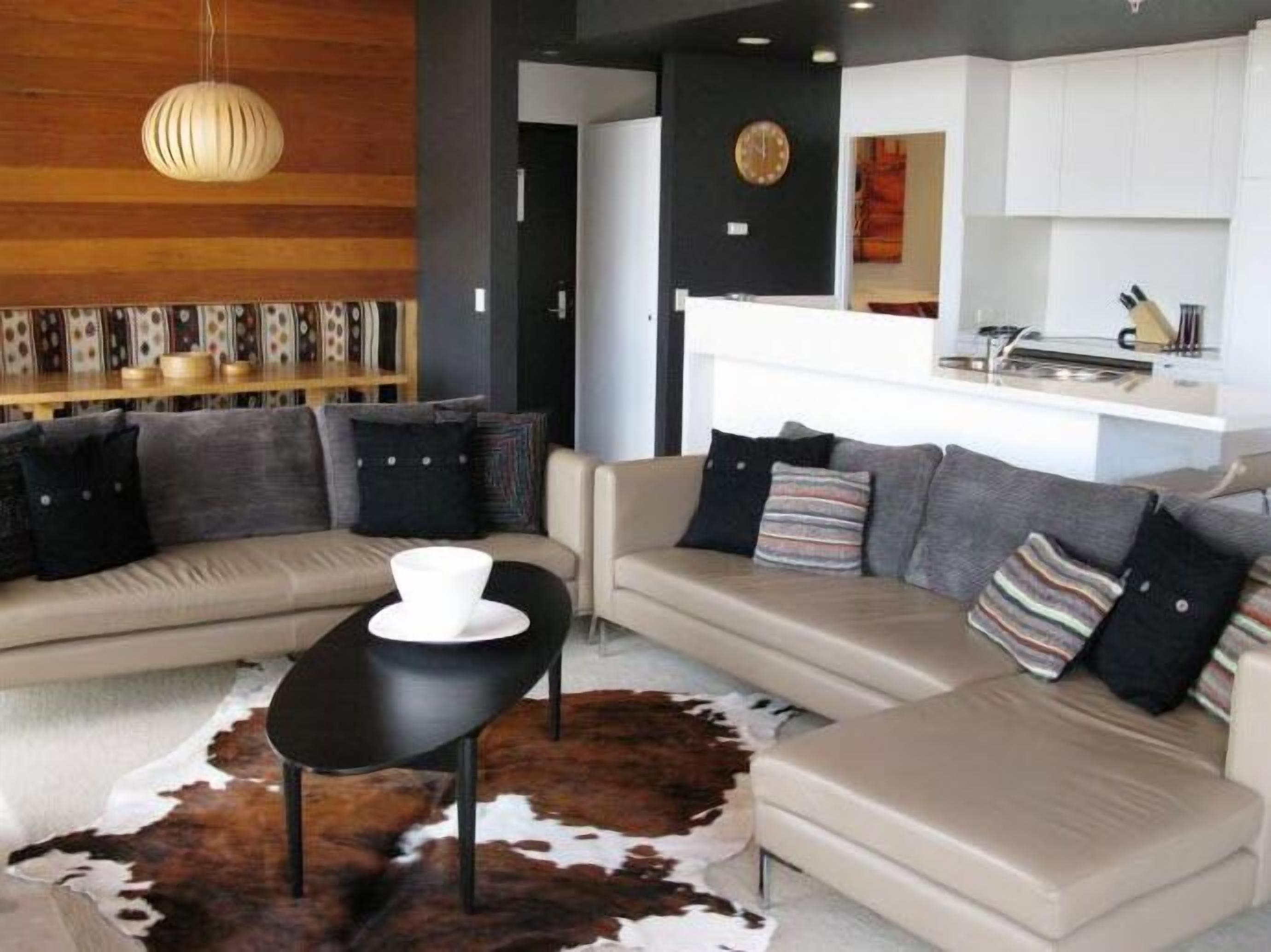 TV layar datar dan pemutar DVD