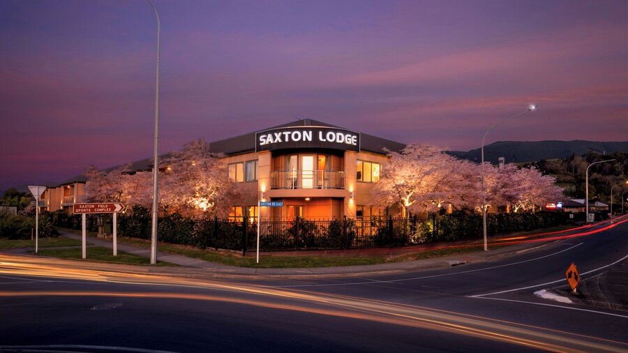 Saxton Lodge