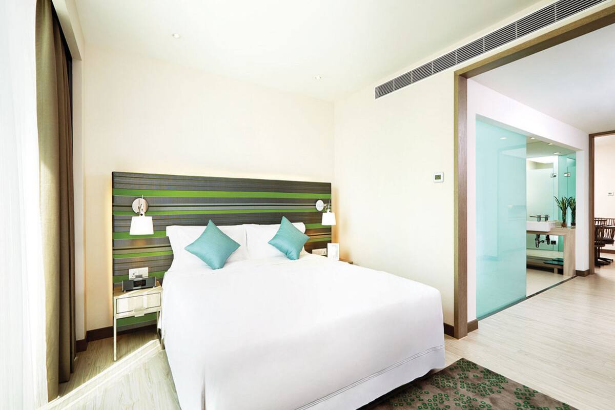Minibar, két bảo mật tại phòng, bàn, màn/rèm cản sáng