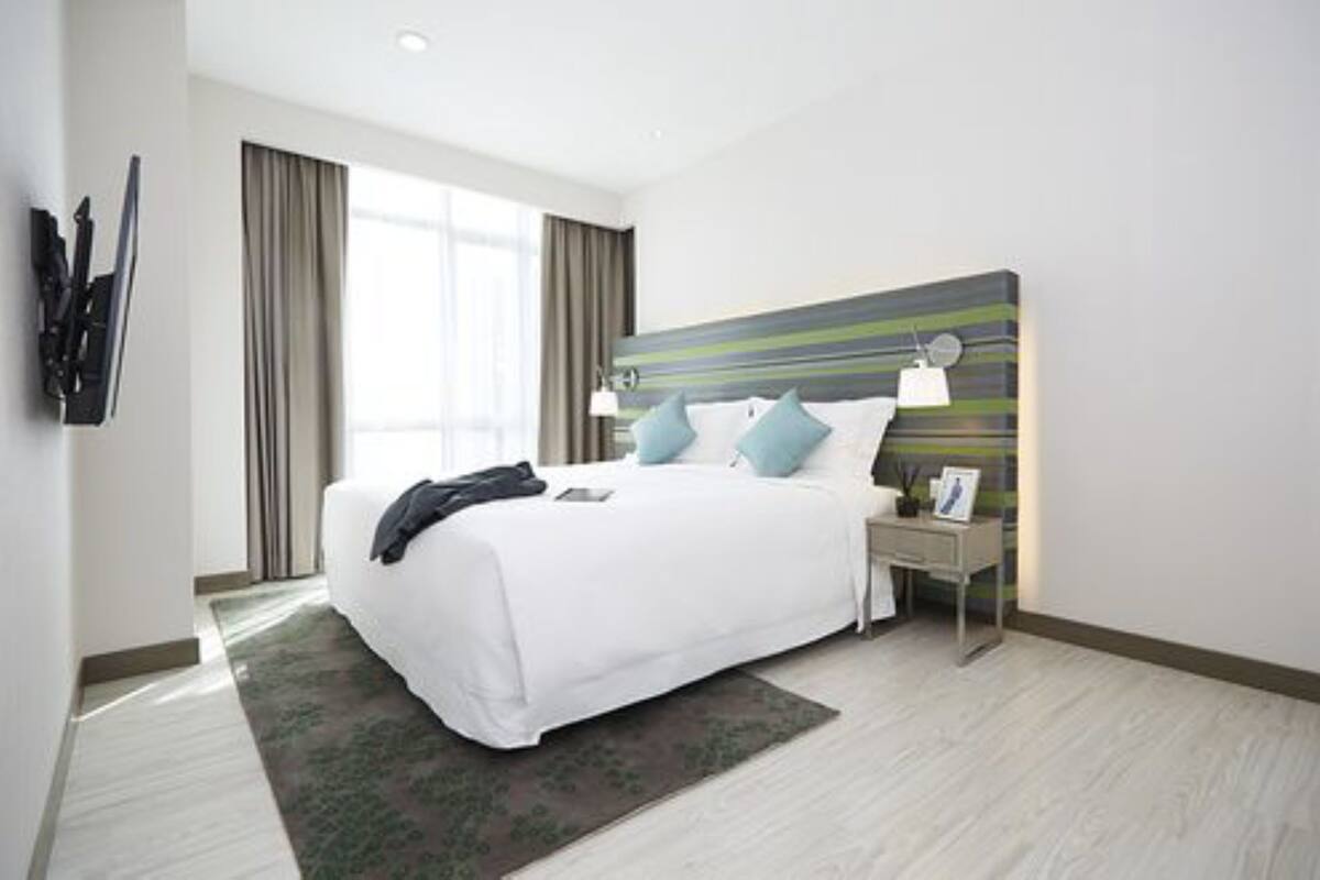 Deluxe Room, 3 Bedrooms (1 King Bed, 1 Queen Bed and 1 Single Bed) | Minibar, in-room safe, desk, blackout curtains