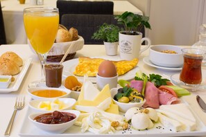 Daily full breakfast for a fee