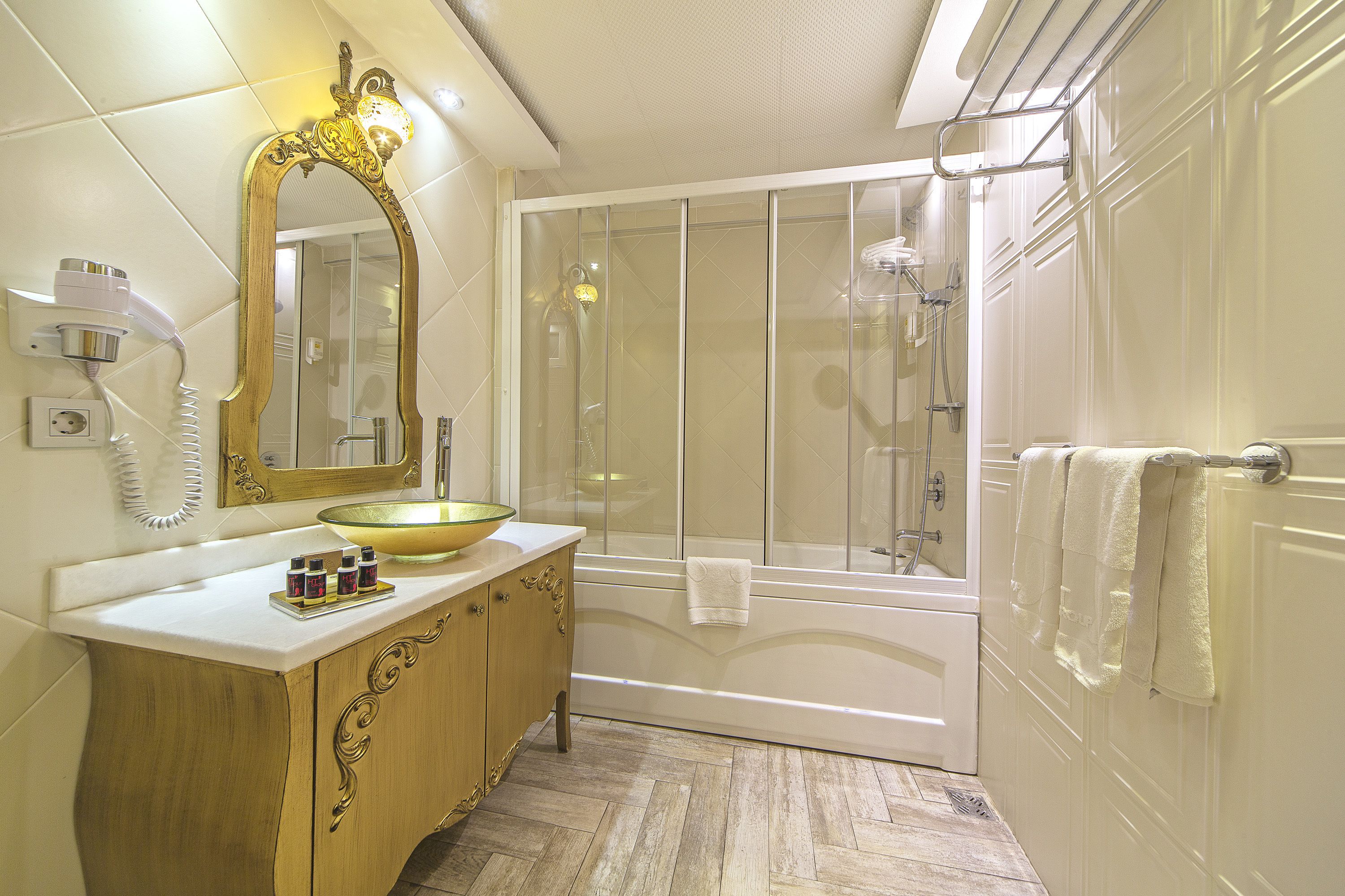 king suite, 1 bedroom, balcony, city view | bathroom | combined shower/bathtub, jetted bath, free toiletries, hair dryer