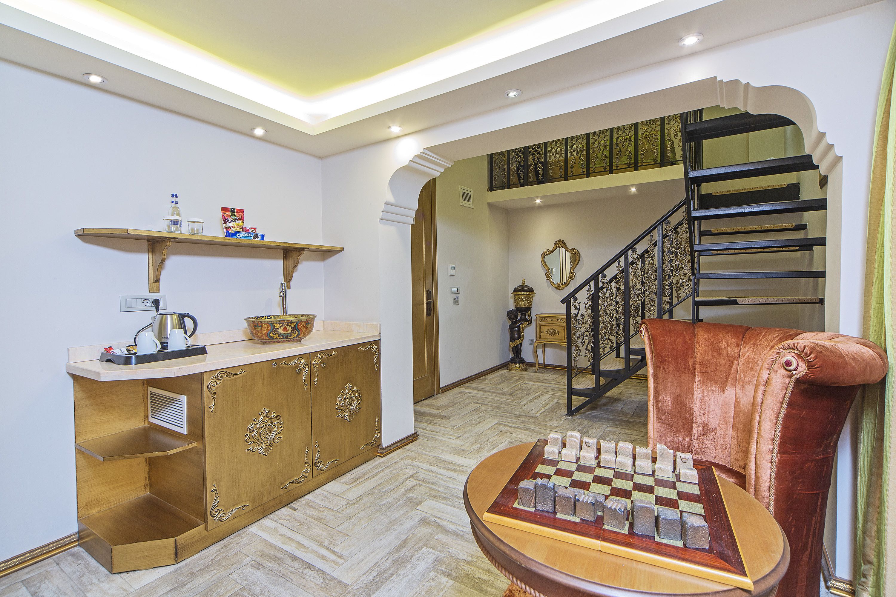 king suite, 1 bedroom, balcony, city view | free minibar, in-room safe, individually decorated