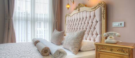 Kostenlose Minibar, Zimmersafe, individuell dekoriert