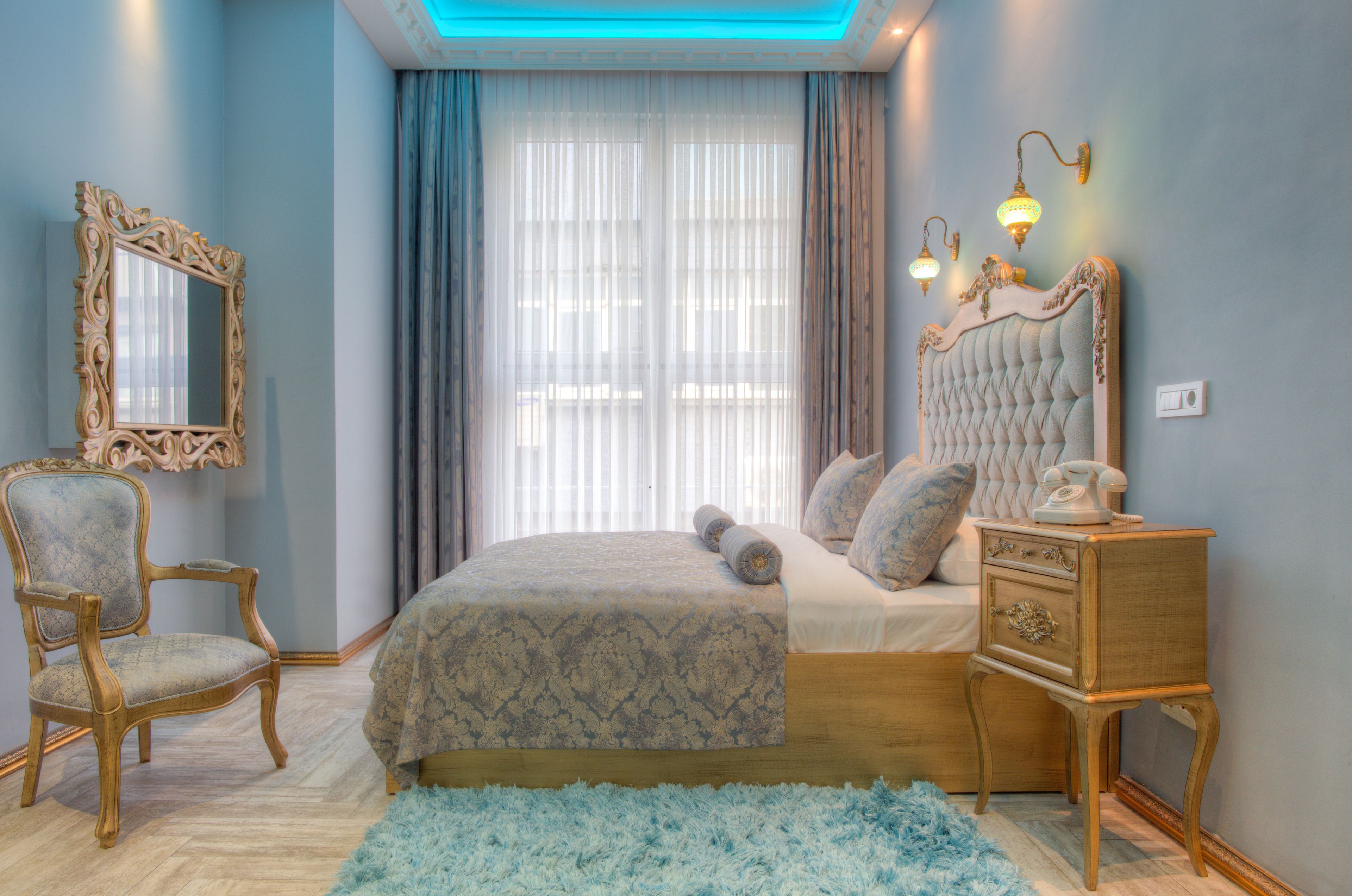 deluxe suite, 1 bedroom, city view | free minibar, in-room safe, individually decorated