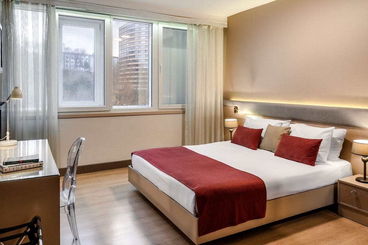 Ropa de cama de alta calidad y minibar