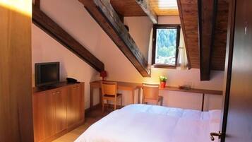 Kamar Double | Meja kerja, Wi-Fi gratis, dan seprai linen