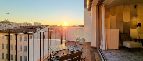 Suite Prestigio | Ropa de cama de alta calidad y caja de seguridad en la habitación