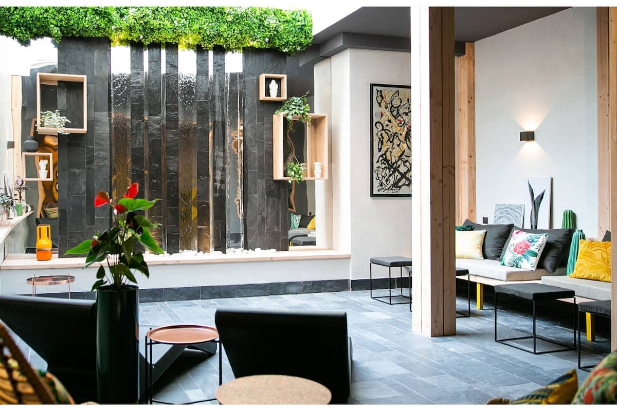 sauna, steam room, deep-tissue massages, swedish massages