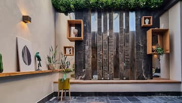 Sauna, steam room, deep-tissue massages, Swedish massages