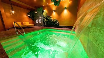 Sauna, steam room, deep-tissue massages, Swedish massages