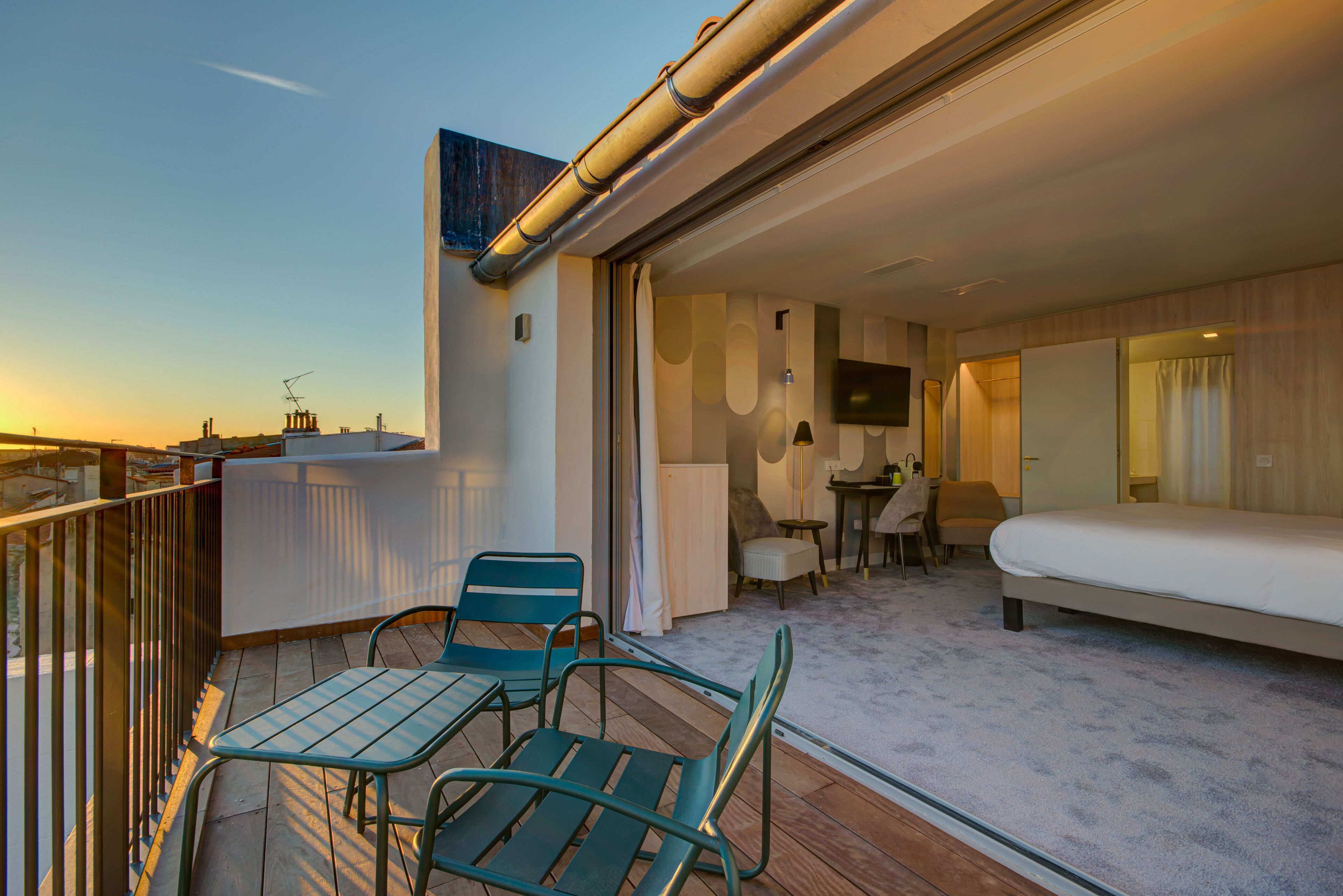 Signature suite | Luxe beddengoed, een kluis op de kamer, verduisterende gordijnen