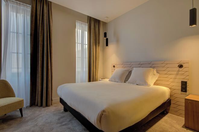 Premium bedding, in-room safe, blackout drapes, soundproofing