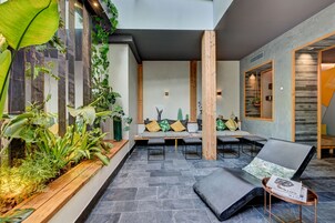 桑拿、湿蒸房、深层组织按摩、瑞典式按摩、运动按摩、按摩服务