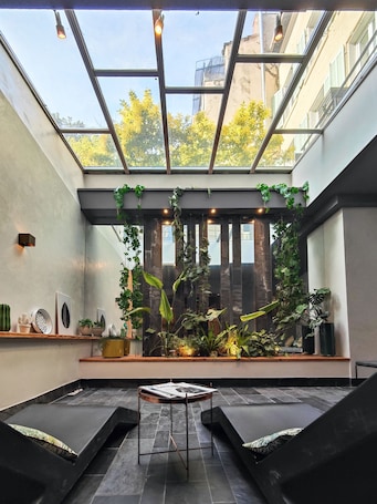 Sauna, steam room, deep-tissue massages, Swedish massages