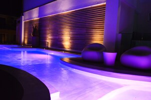 Outdoor pool, sun loungers