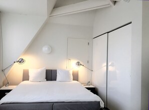 Deluxe maisonnette (3 persons) | Hypoallergeen beddengoed, pillowtop-bedden, een kluis op de kamer
